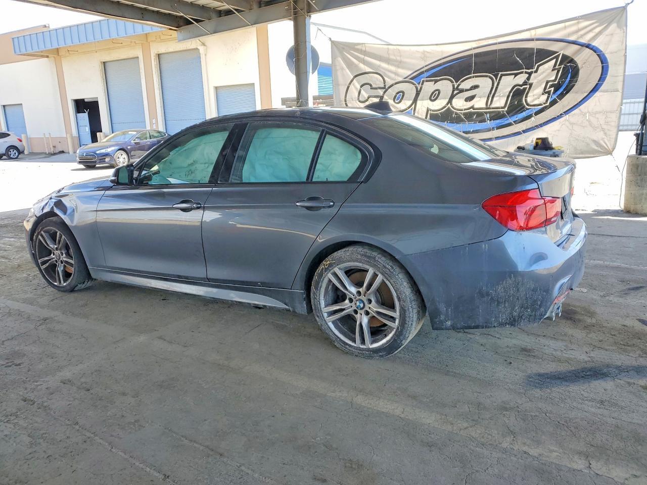 2017 BMW 330 I - zdjęcie 2