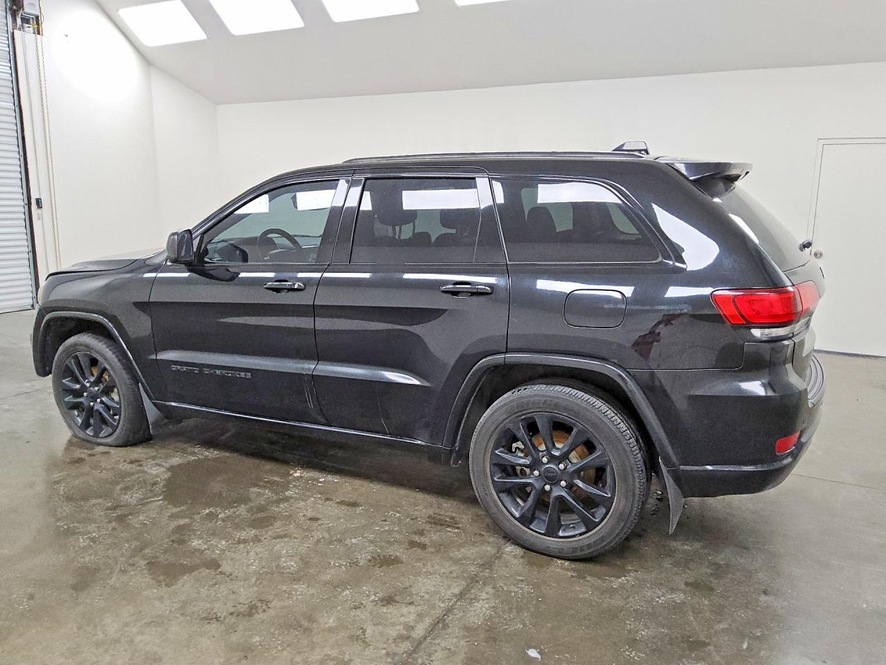 2019 Jeep Grand Cherokee Laredo - zdjęcie 2
