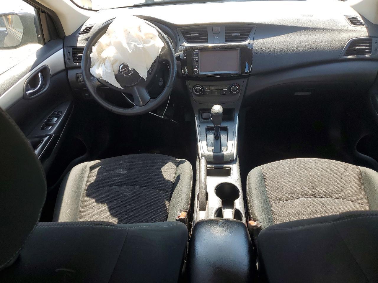 2019 Nissan Sentra S - zdjęcie 8