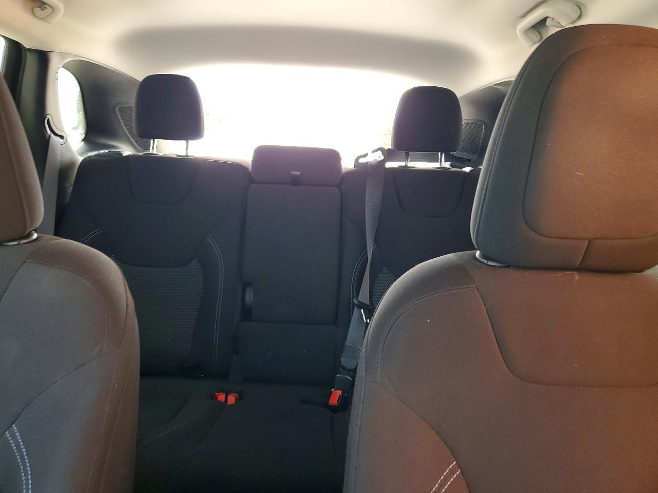 2019 Jeep Cherokee Latitude - zdjęcie 10