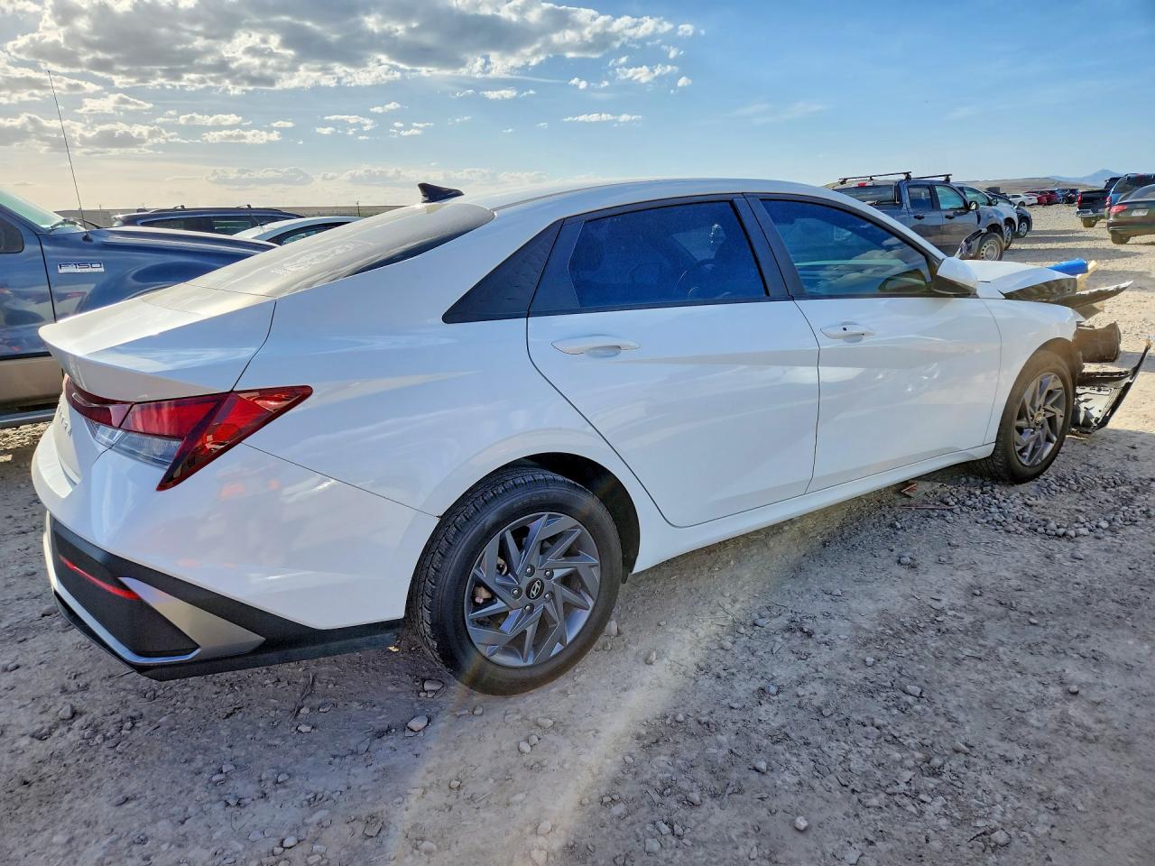 2024 Hyundai Elantra Sel - zdjęcie 3