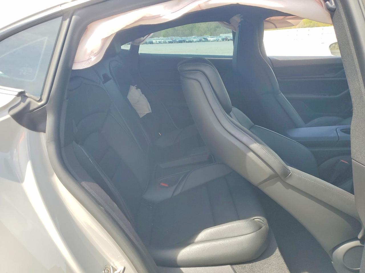 2024 Porsche Taycan - zdjęcie 10