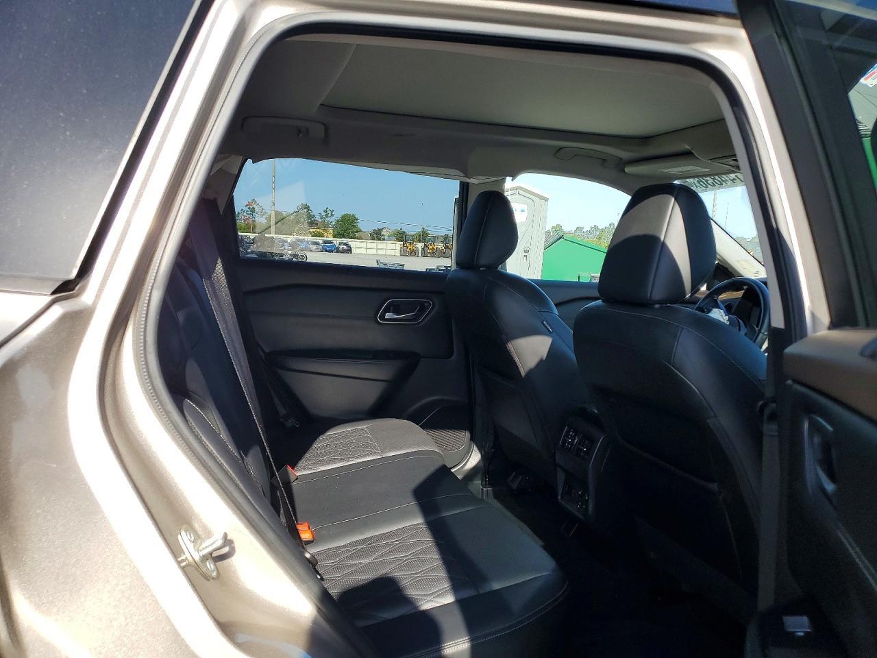 2021 Nissan Rogue Platinum - zdjęcie 11