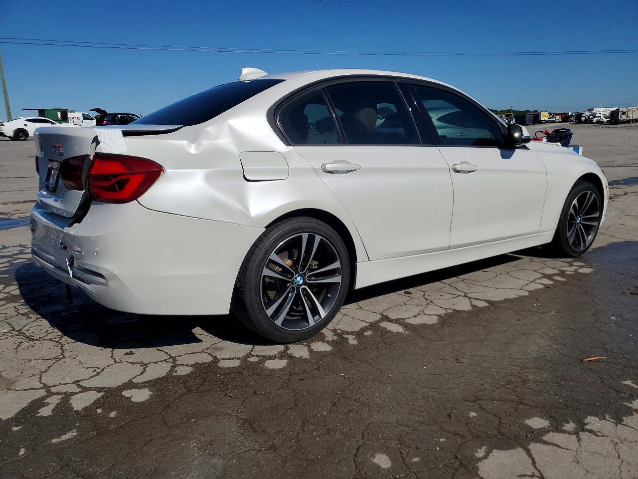 2018 BMW 330 I - zdjęcie 3