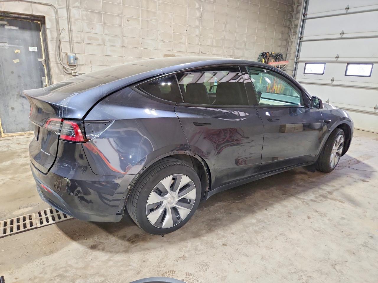 2024 Tesla Model Y - zdjęcie 3