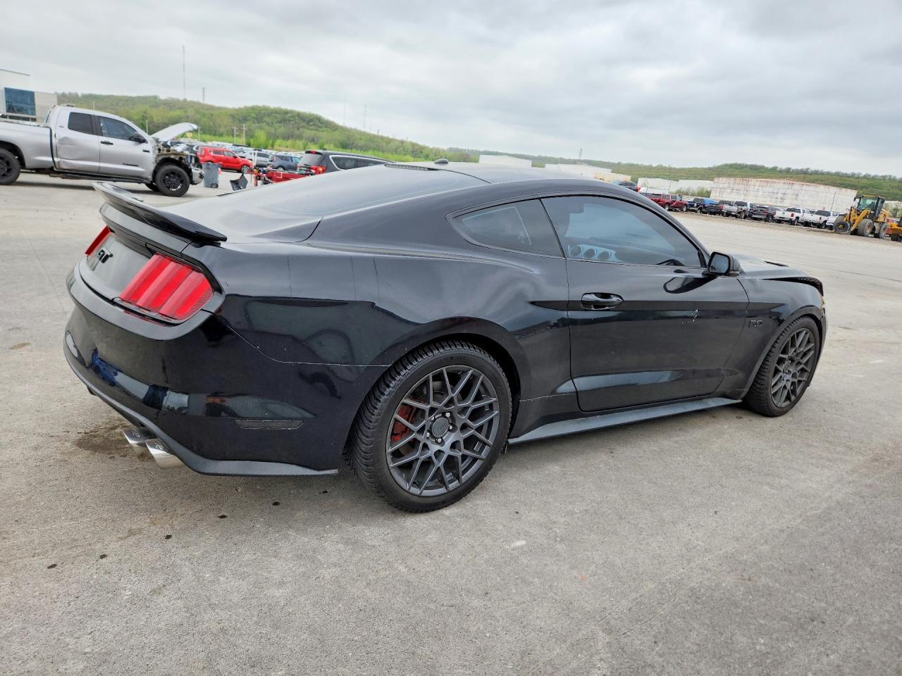 2016 Ford Mustang Gt - zdjęcie 3
