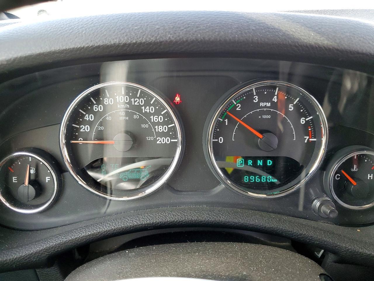 2013 Jeep Wrangler Unlimited Sahara - zdjęcie 9