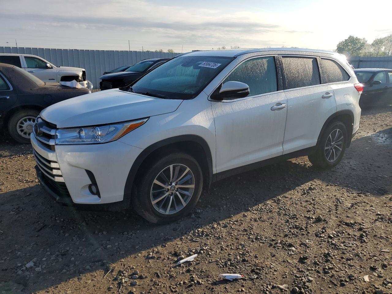 2019 Toyota Highlander Xle - zdjęcie główne
