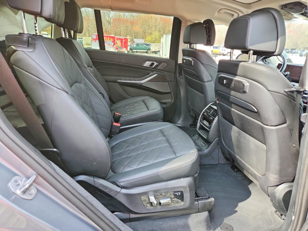 2024 BMW X7 xDrive40I - zdjęcie 11