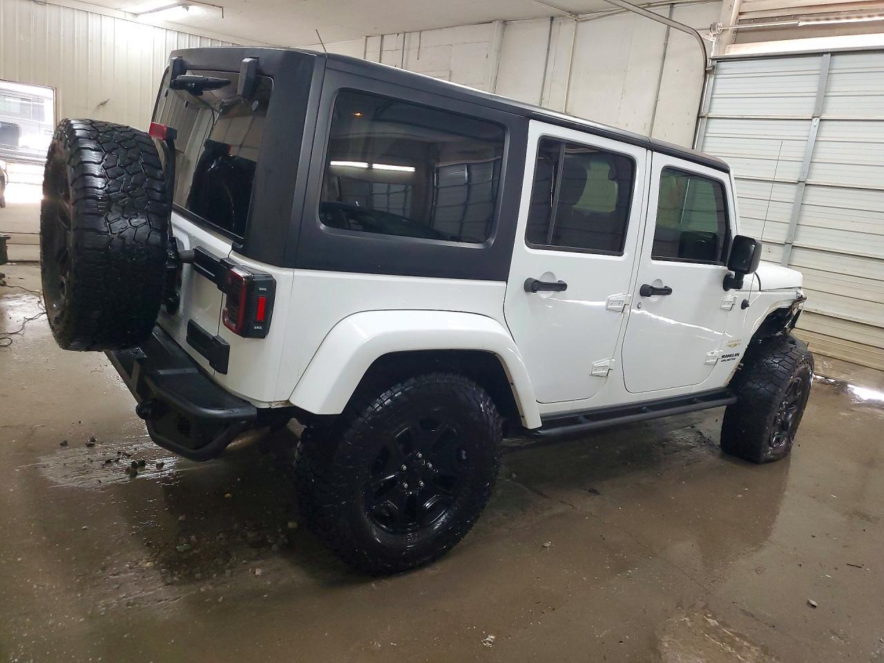 2013 Jeep Wrangler Unlimited Sahara - zdjęcie 3