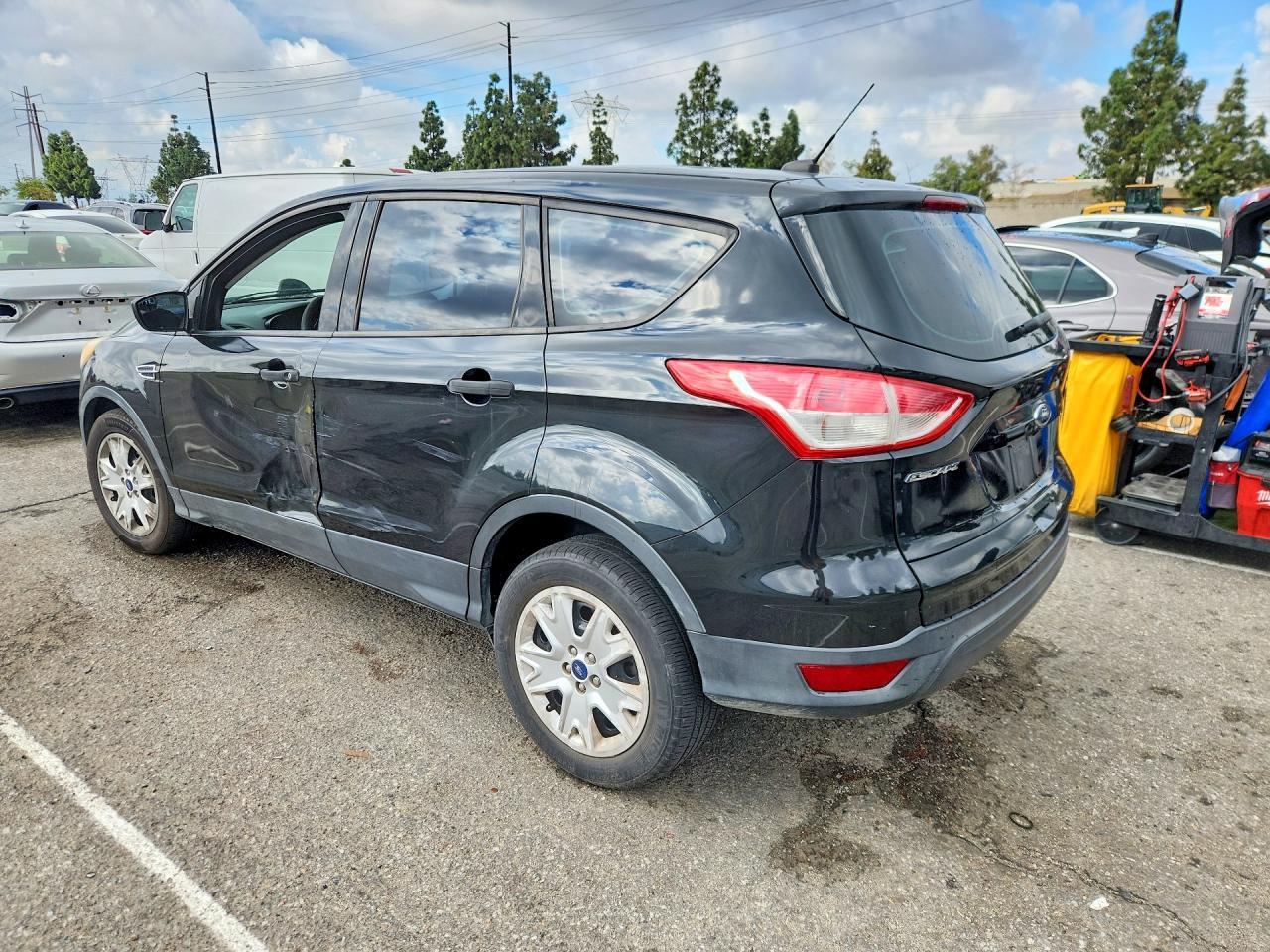 2014 Ford Escape S - zdjęcie 2