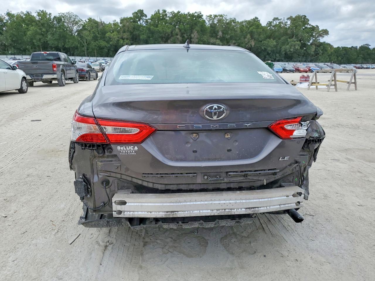 2019 Toyota Camry Le - zdjęcie 6