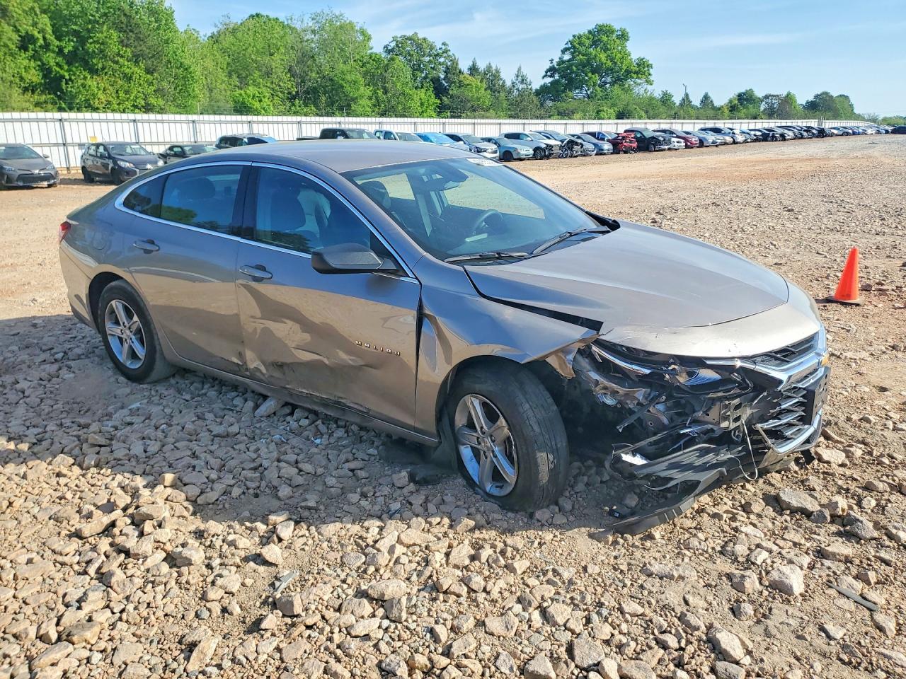 2022 Chevrolet Malibu Ls - zdjęcie 4