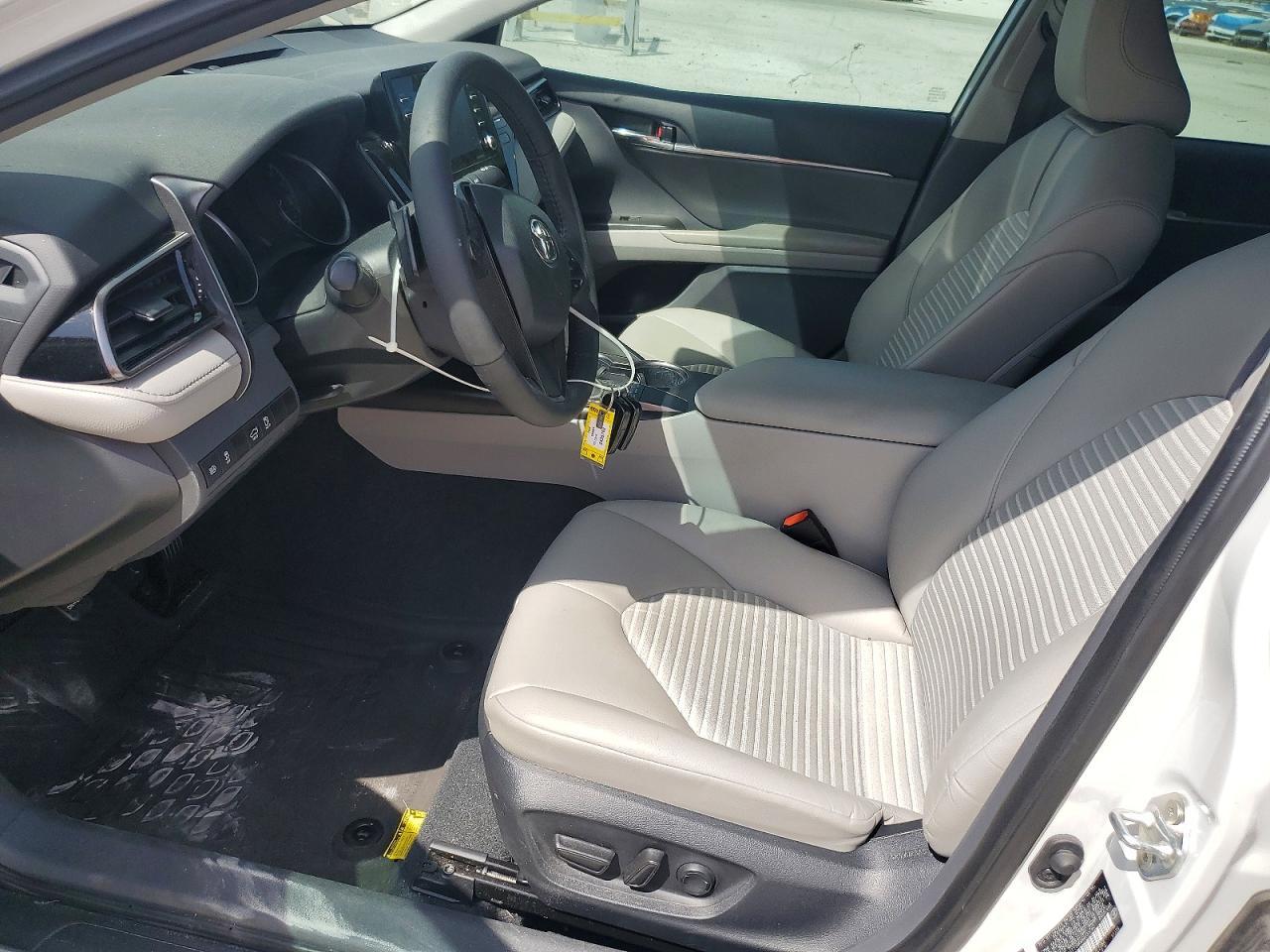 2024 Toyota Camry Se - zdjęcie 7