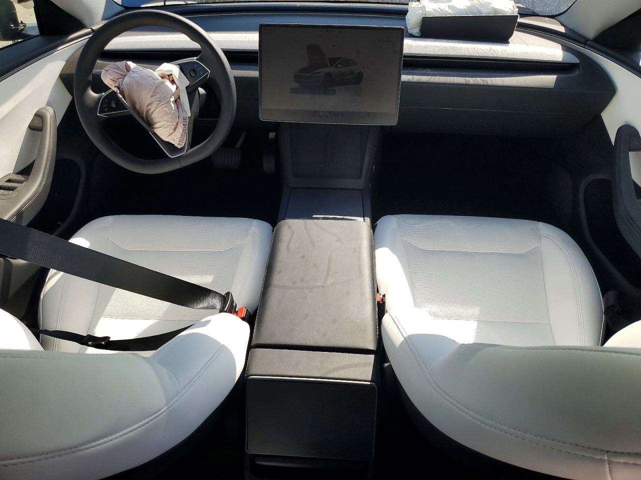 2026 Tesla Model 3 - zdjęcie 8