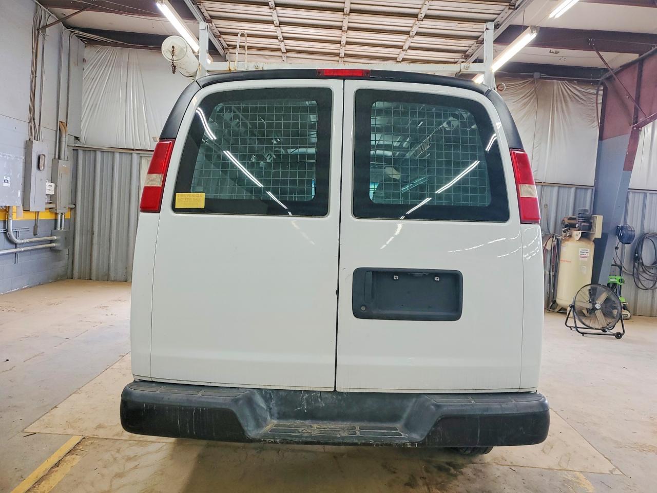 2015 Chevrolet Express G2500 - zdjęcie 6