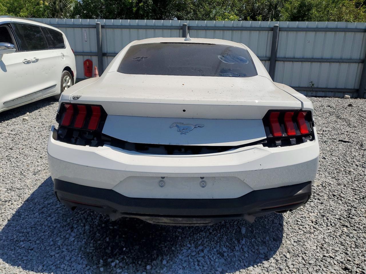 2025 Ford Mustang - zdjęcie 6