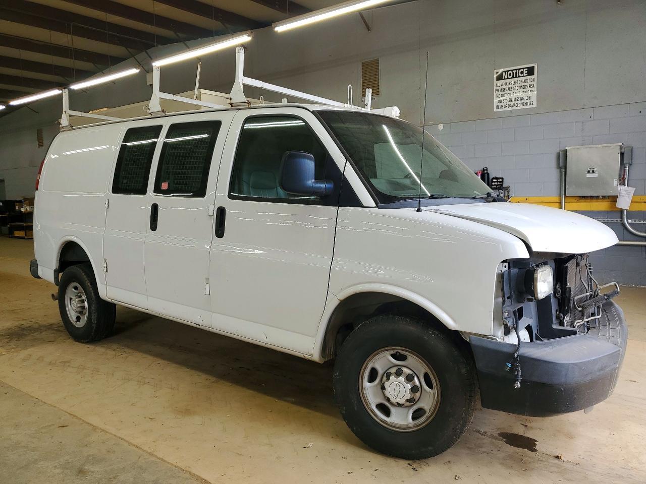 2015 Chevrolet Express G2500 - zdjęcie 4