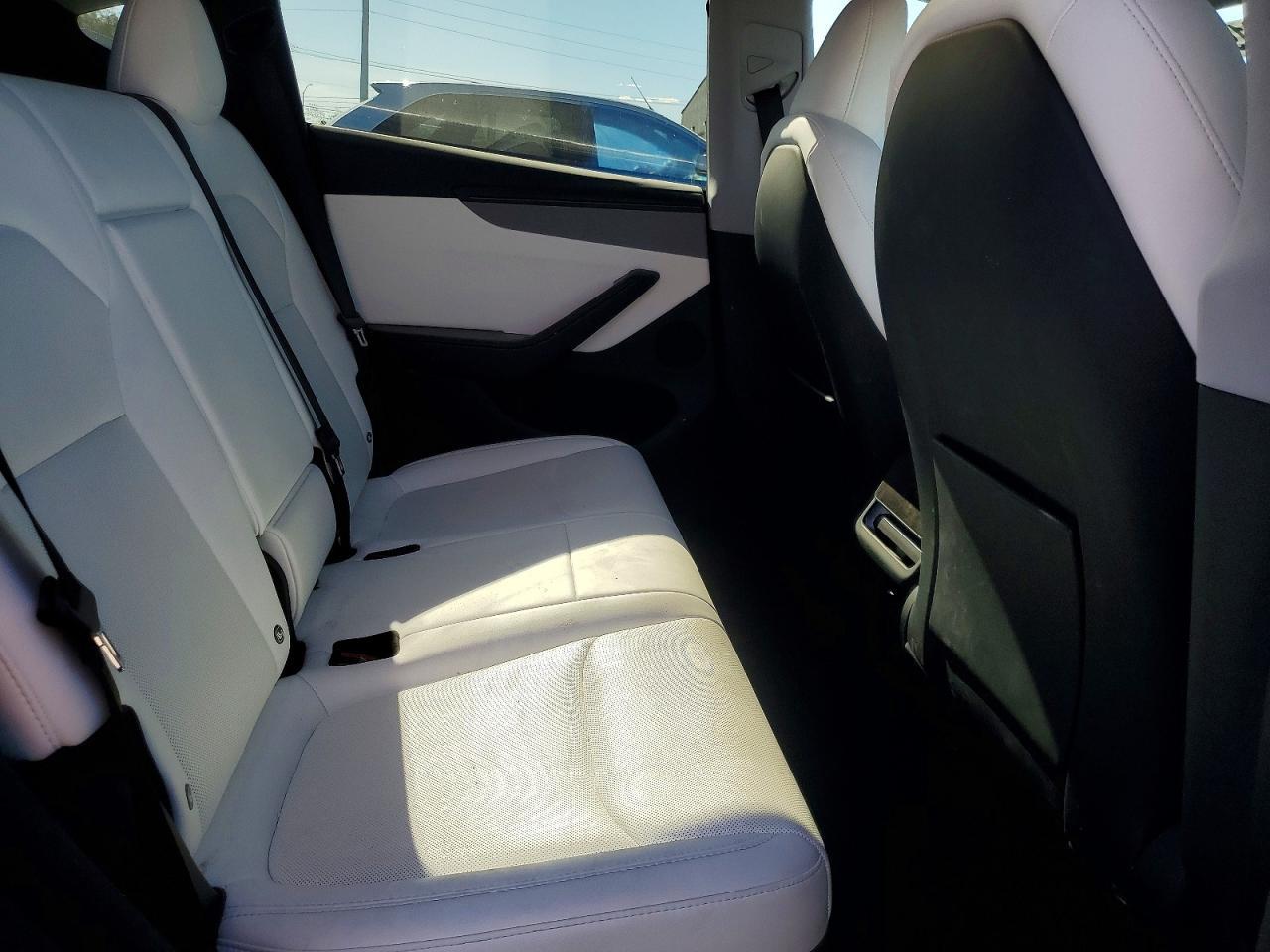 2026 Tesla Model Y - zdjęcie 10