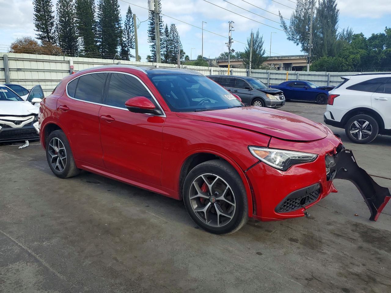 2021 Alfa Romeo Stelvio Ti - zdjęcie 4