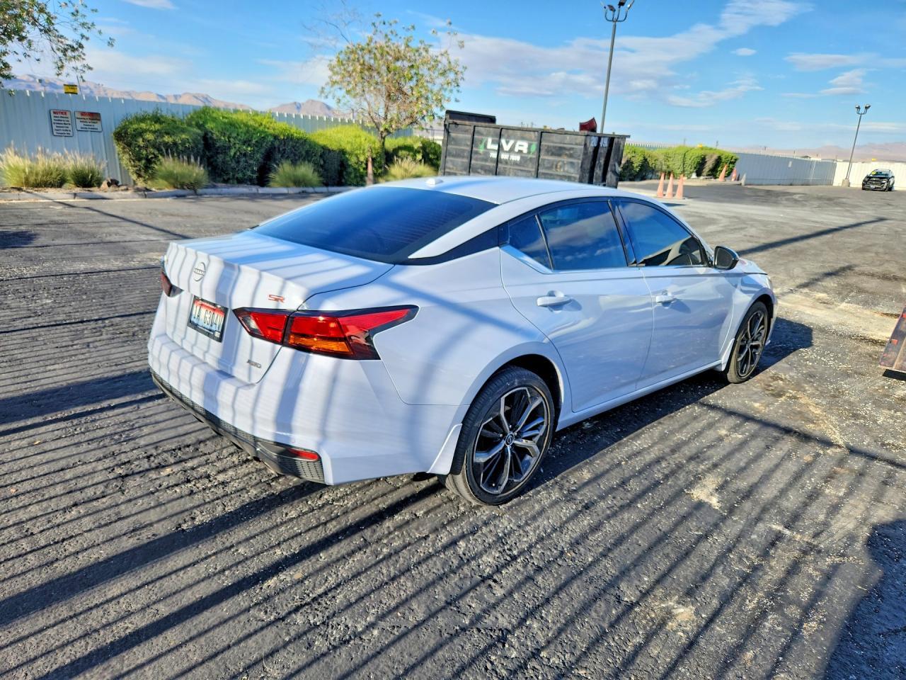 2024 Nissan Altima Sr - zdjęcie 3