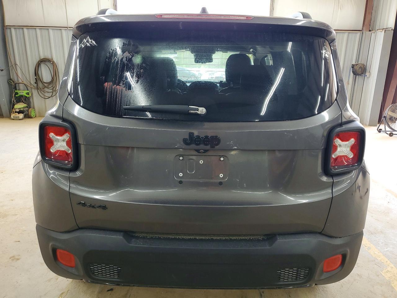 2016 Jeep Renegade Latitude - zdjęcie 6