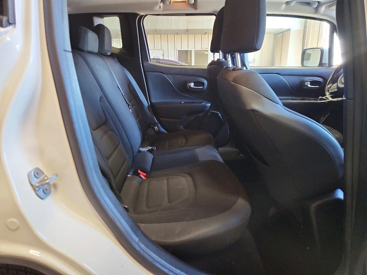 2017 Jeep Renegade Latitude - zdjęcie 11