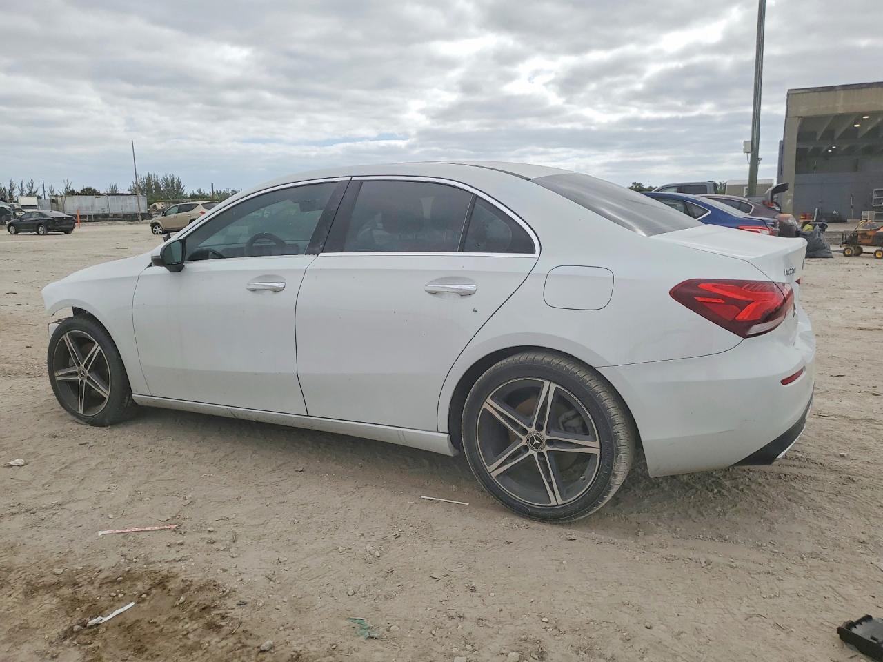 2019 Mercedes-Benz A 220 - zdjęcie 2