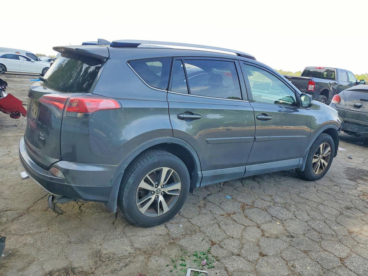 2017 Toyota Rav4 Xle - zdjęcie 3