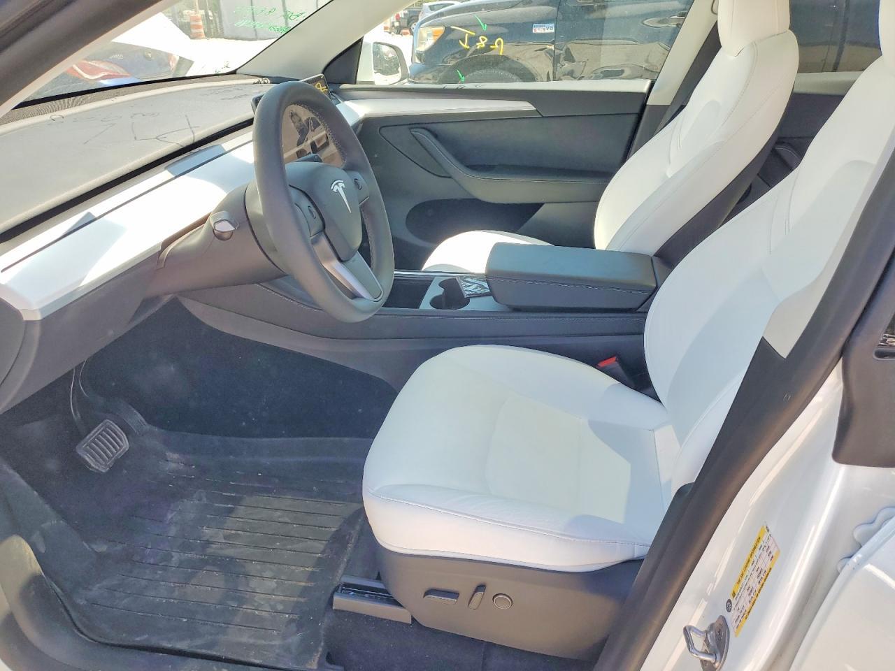 2024 Tesla Model Y - zdjęcie 7