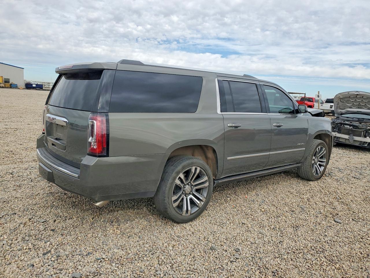 2017 GMC Yukon Xl Denali - zdjęcie 3