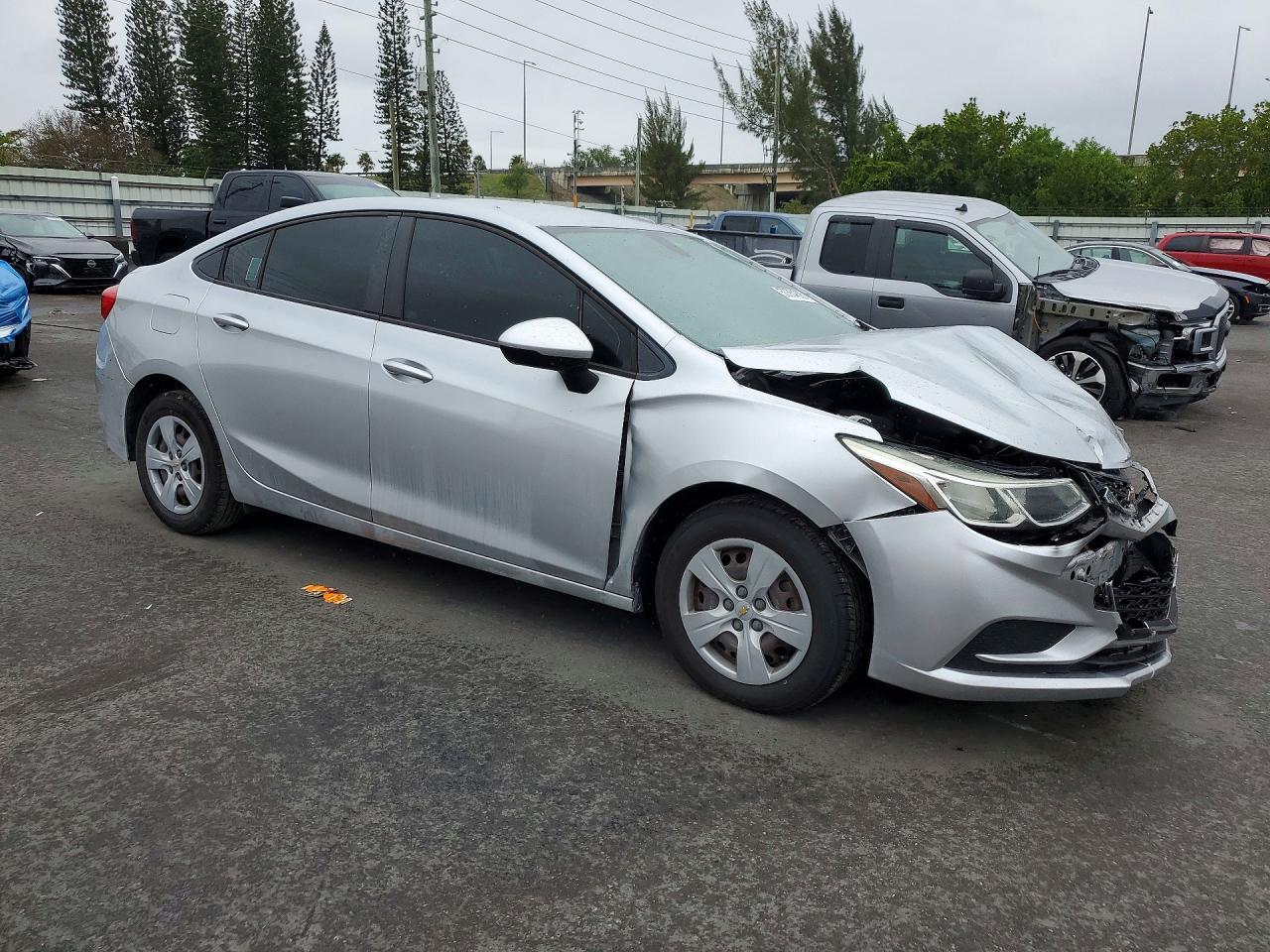 2018 Chevrolet Cruze Ls - zdjęcie 4