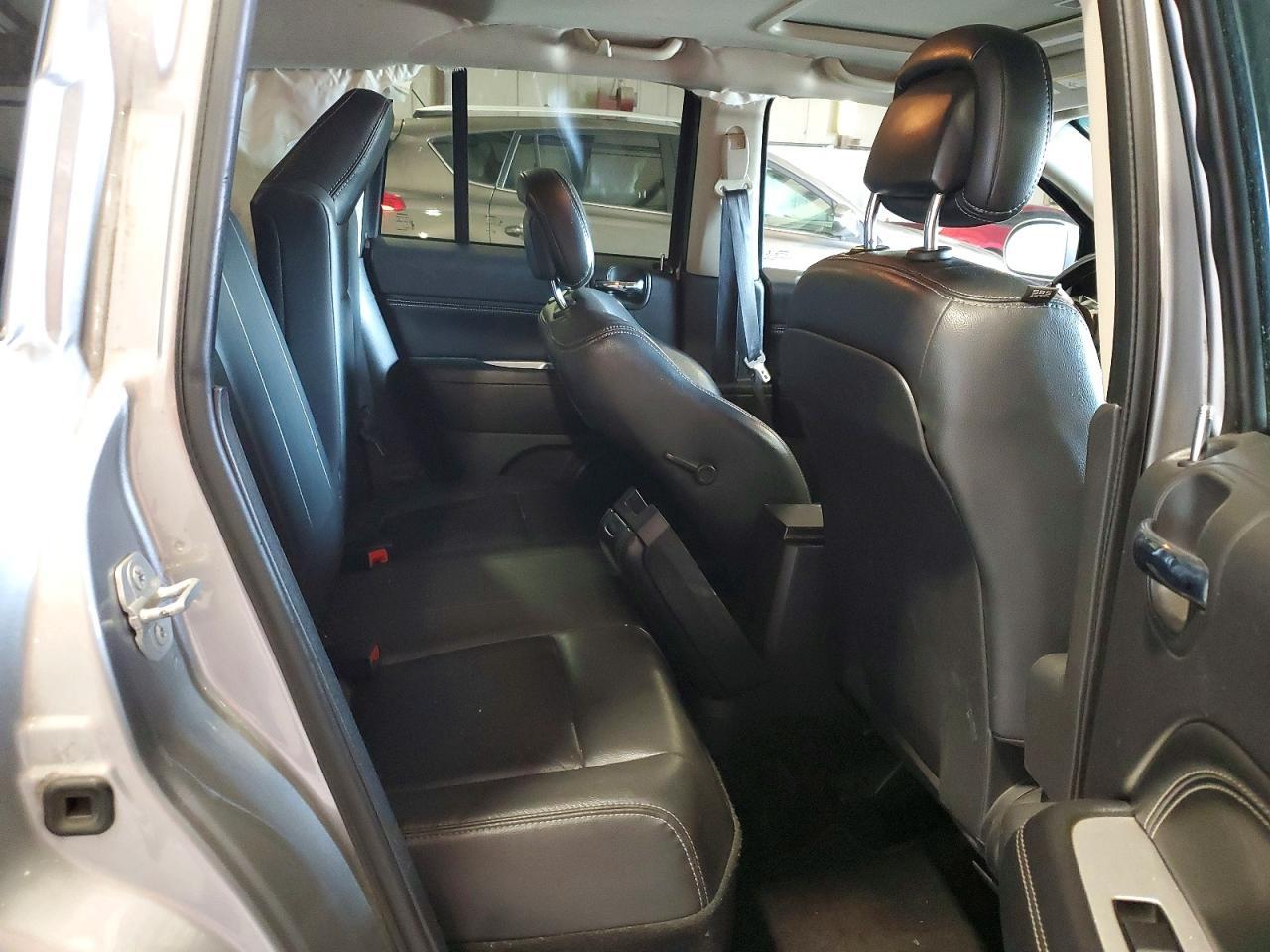 2015 Jeep Compass Latitude - zdjęcie 11