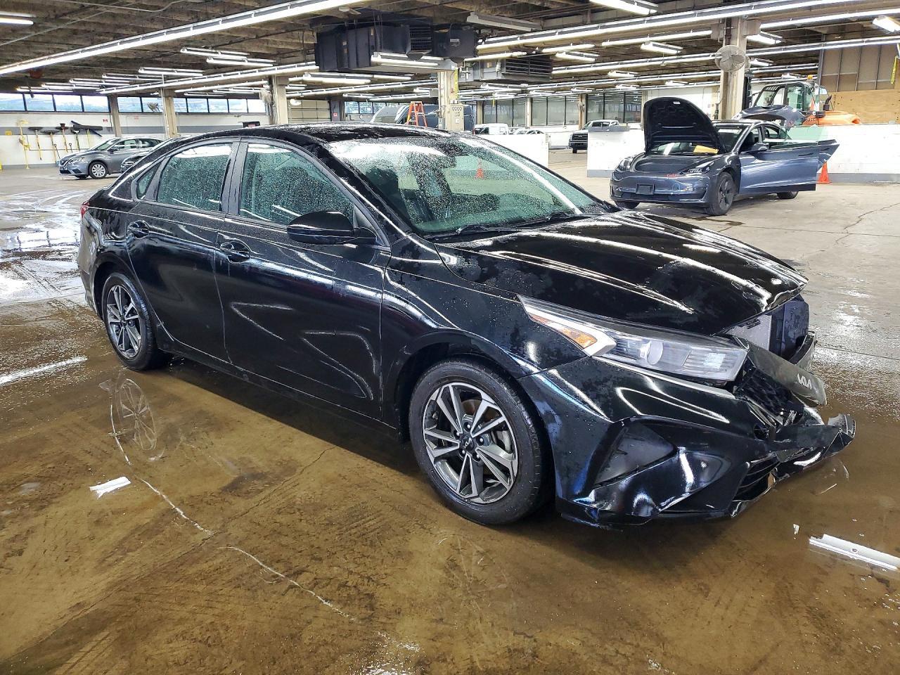 2023 Kia Forte Lxs - zdjęcie 4