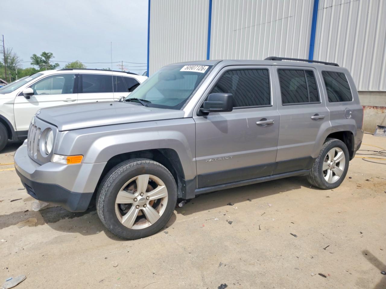 2016 Jeep Patriot Latitude - zdjęcie główne