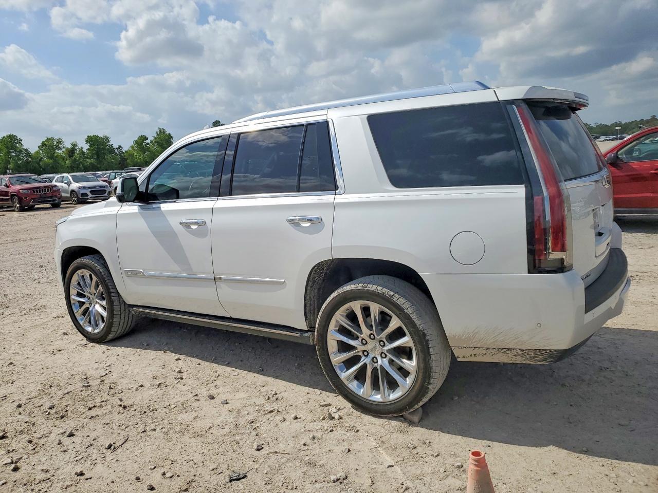 2019 Cadillac Escalade Premium Luxury - zdjęcie 2