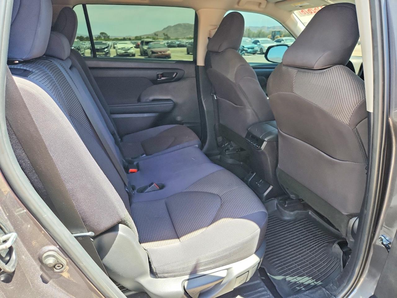 2024 Toyota Highlander Le - zdjęcie 11