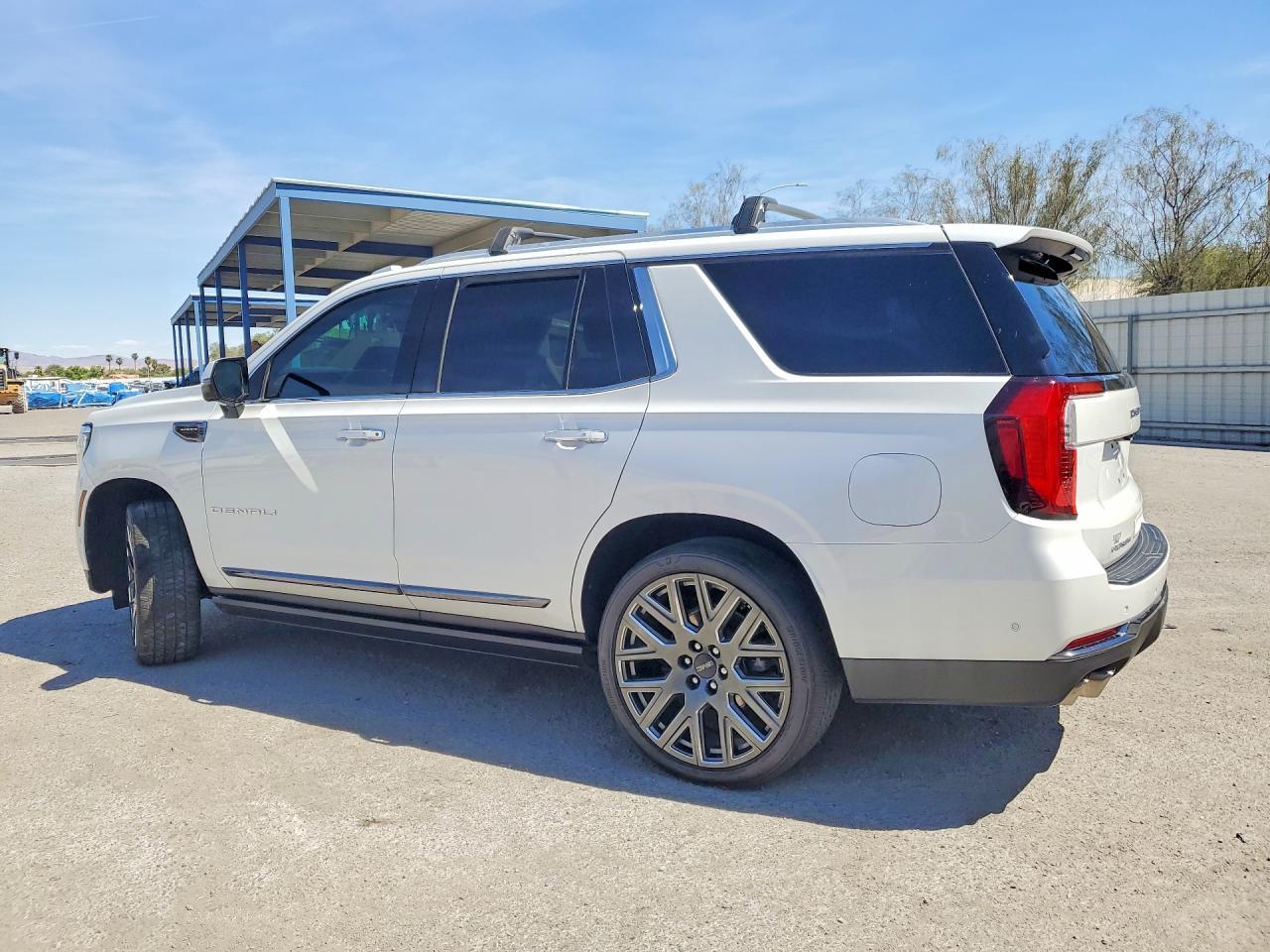 2025 GMC Yukon Denali Ultimate - zdjęcie 2