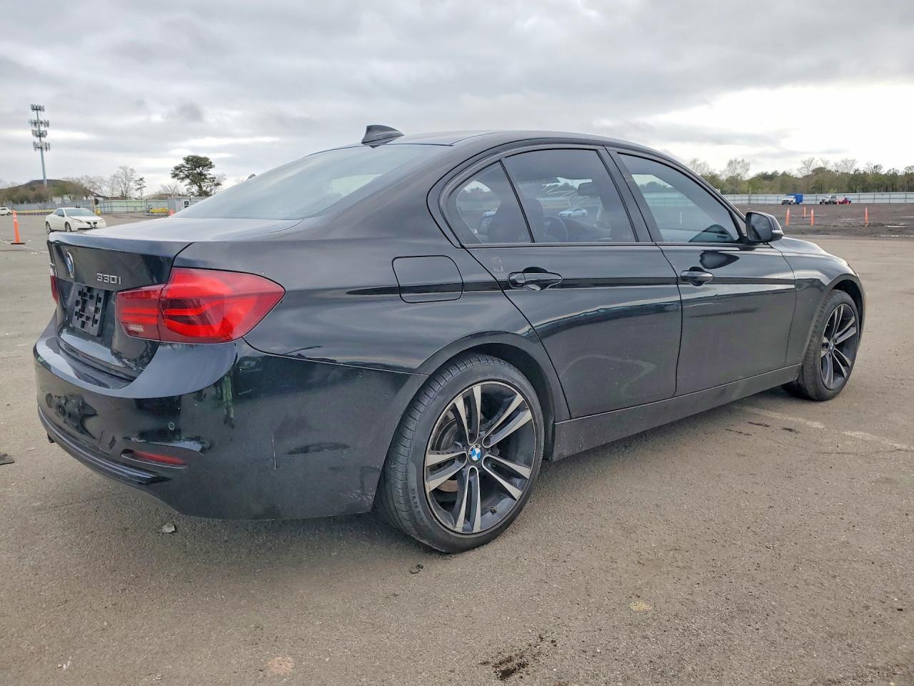 2018 BMW 330 Xi - zdjęcie 3