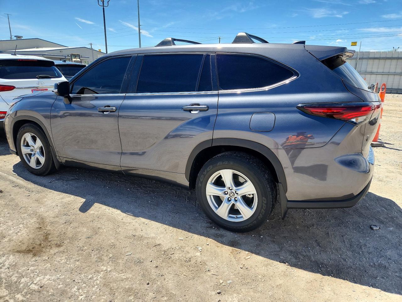 2024 Toyota Highlander Le - zdjęcie 2