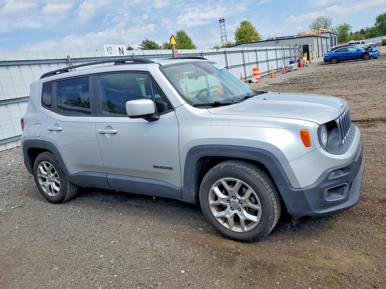 2016 Jeep Renegade Latitude - zdjęcie 4