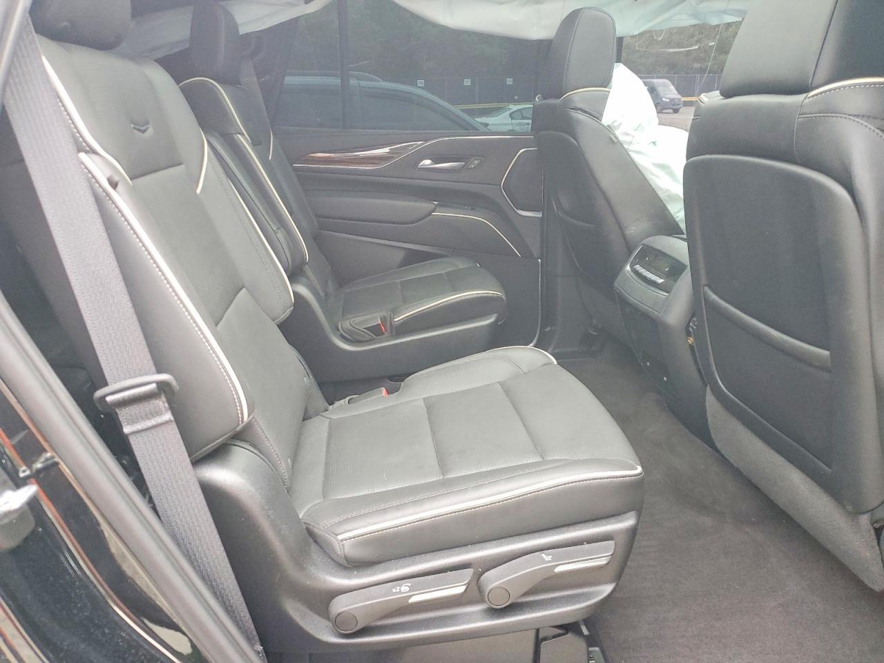 2024 Cadillac Escalade Premium Luxury - zdjęcie 11