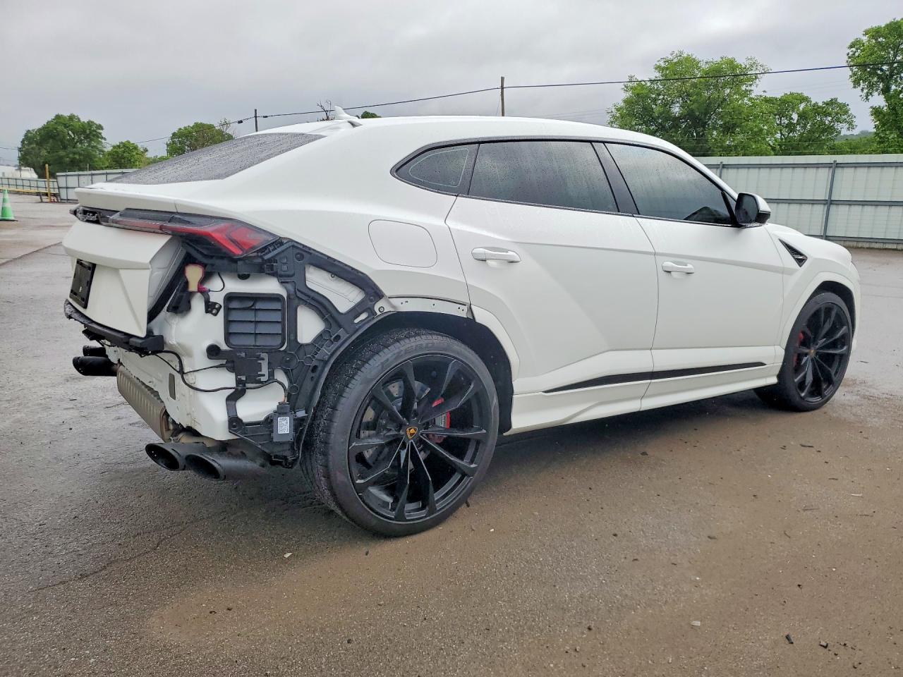 2022 Lamborghini Urus - zdjęcie 3