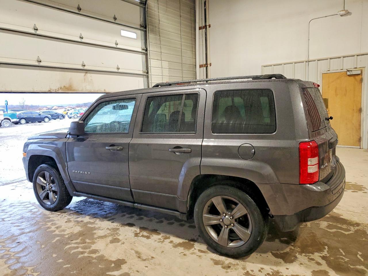 2015 Jeep Patriot Latitude - zdjęcie 2