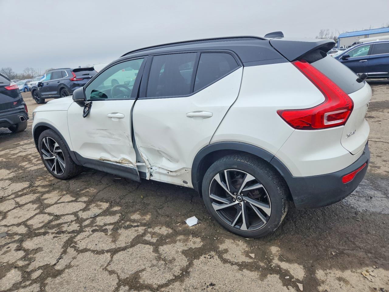 2021 Volvo Xc40 T5 R-Design - zdjęcie 2