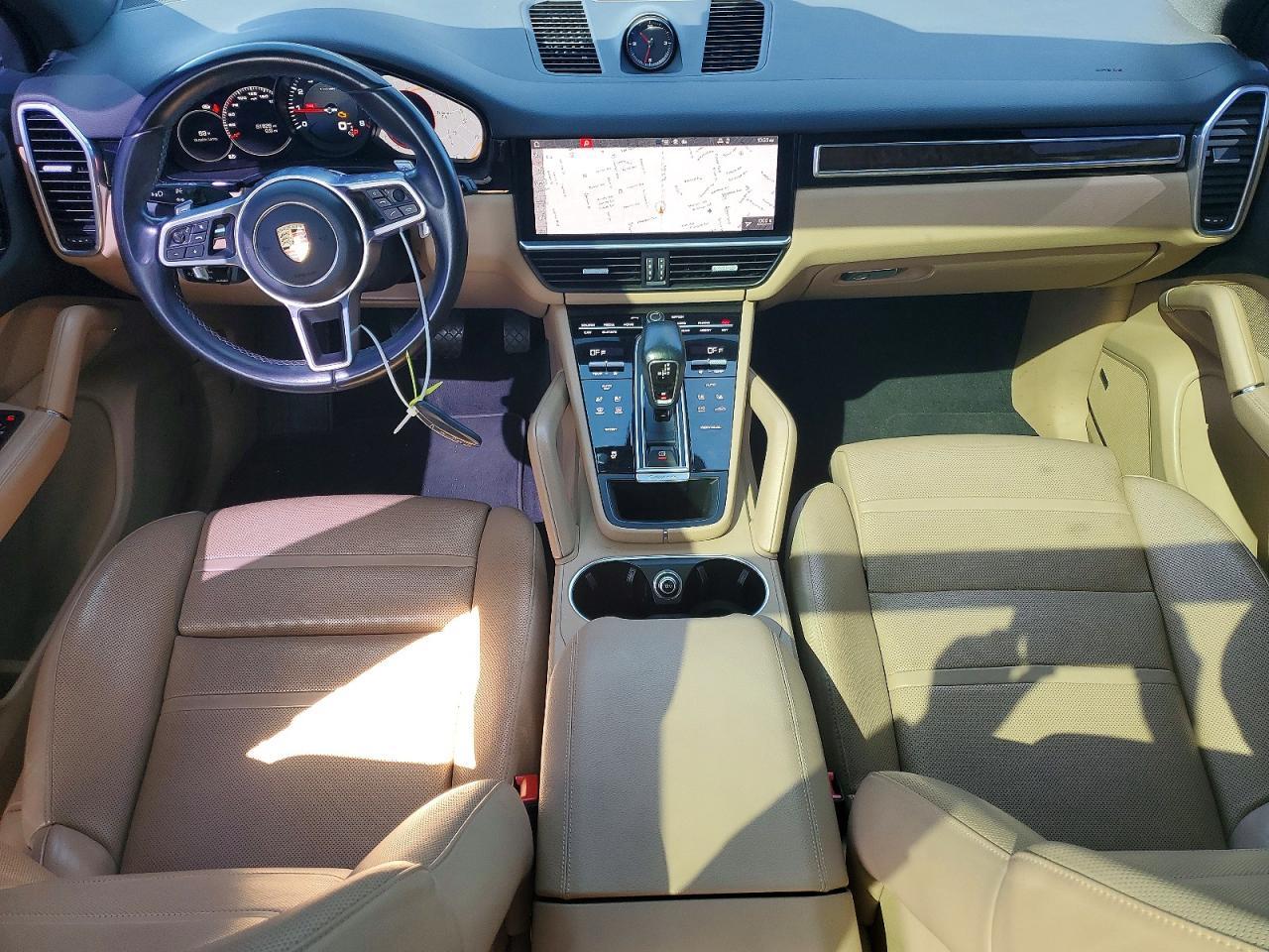 2021 Porsche Cayenne - zdjęcie 8