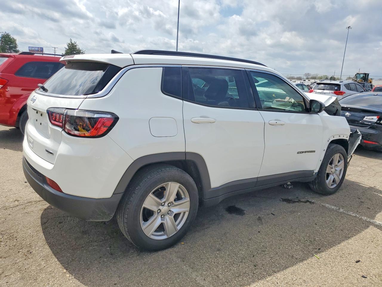 2022 Jeep Compass Latitude - zdjęcie 3