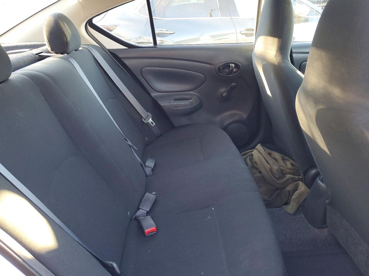2015 Nissan Versa 1.6 S - zdjęcie 11