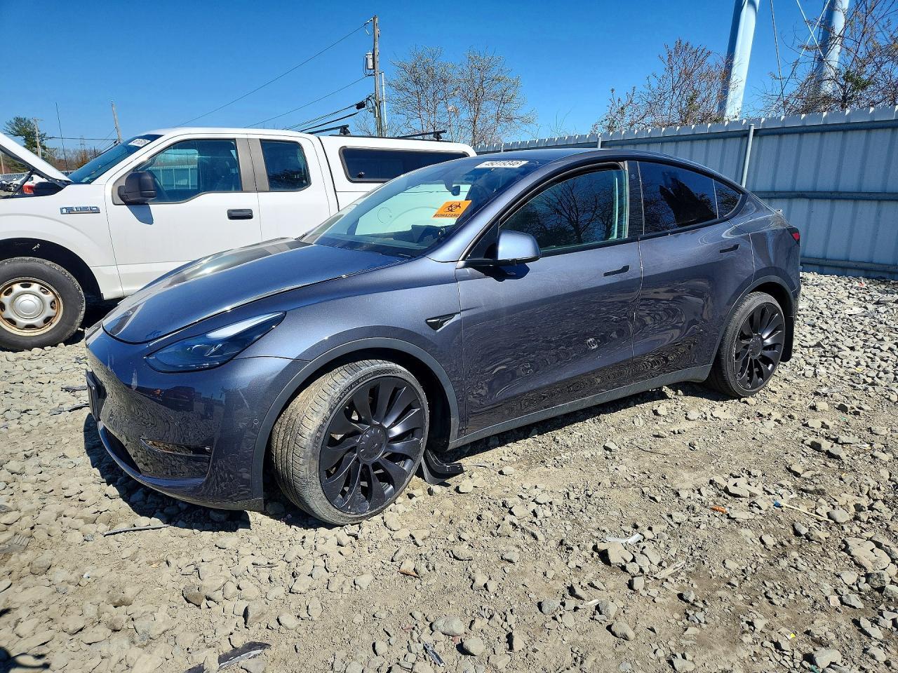 2022 Tesla Model Y - zdjęcie główne