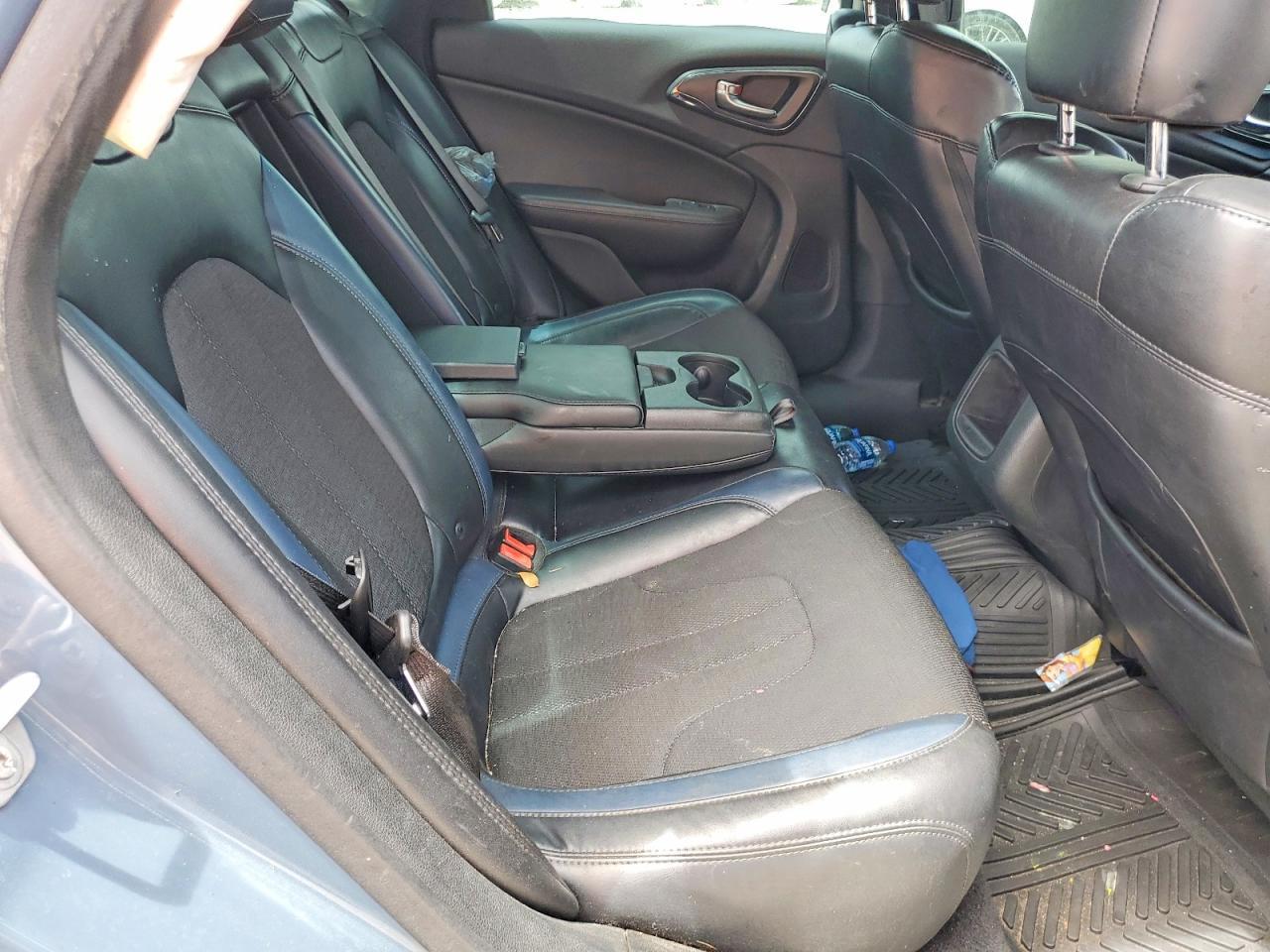 2015 Chrysler 200 S - zdjęcie 10